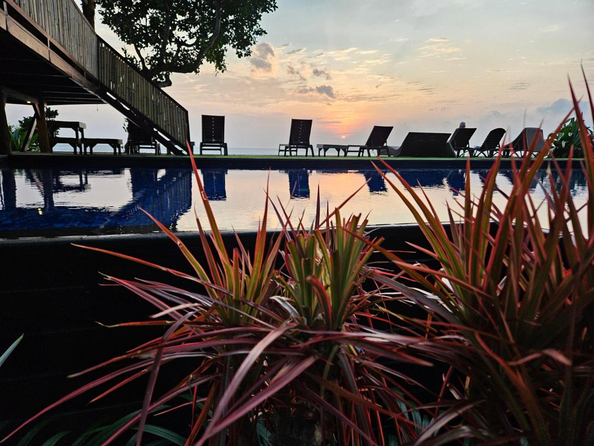 Sunsethouse Lombok Hotel Mangsit Buitenkant foto